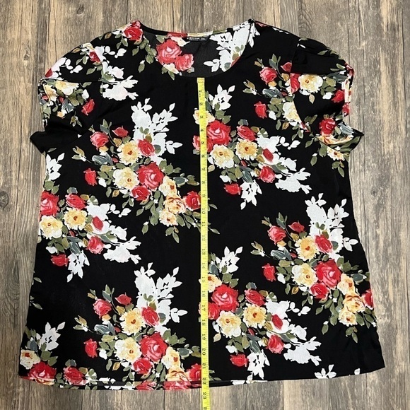 SHEIN Women’s Flower Top (2XL) - Picture 6 of 7